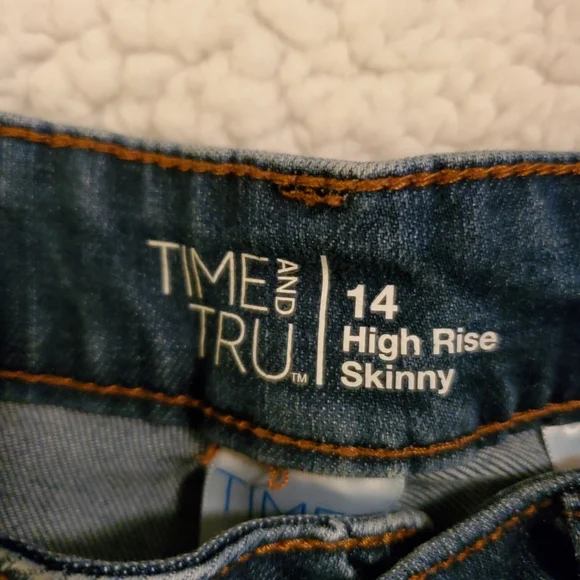 Time & Tru womens Size 14 high rise Skinny. Blue jeans. - Picture 2 of 6